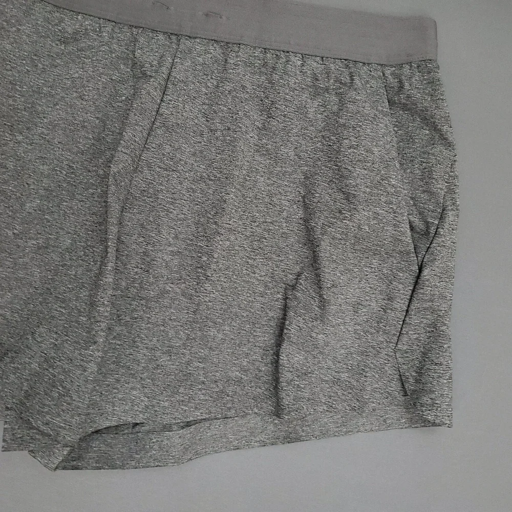 Uniqlo Womens Performance Shorts Heather‎ Gray Dry Stretch Size M 241-413837